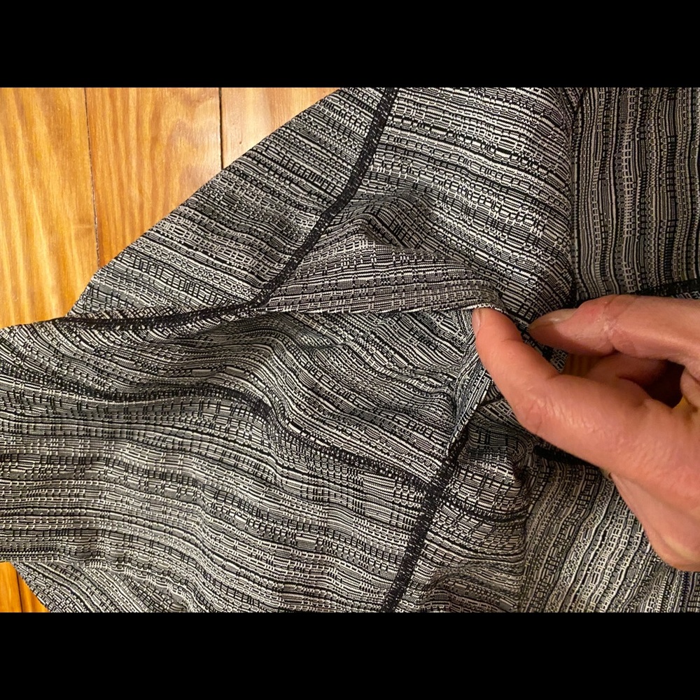 NEW Athleta jacquard mesh chaturanga capri - Picture 4 of 11